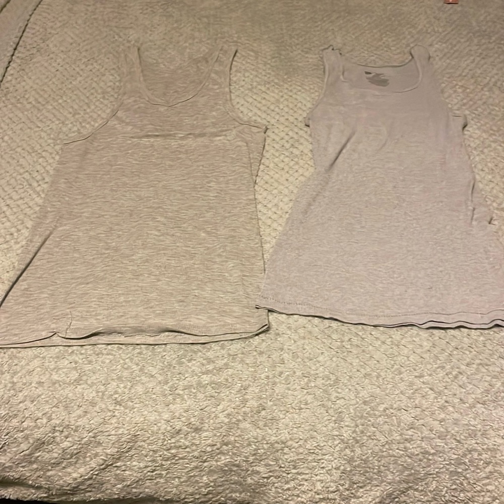 Men’s grey tank